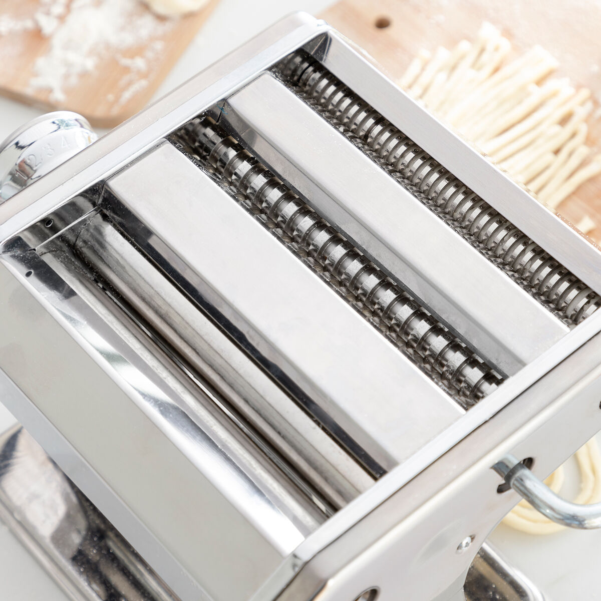 Maschine zur Herstellung frischer Pasta mit Rezepten Frashta InnovaGoods