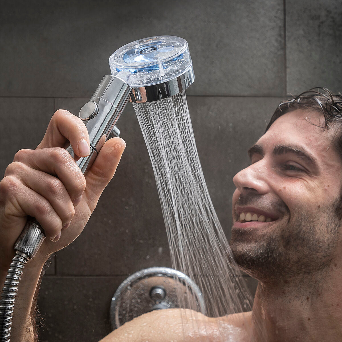 Öko-Dusche mit Druckpropeller und Reinigungsfilter Heliwer